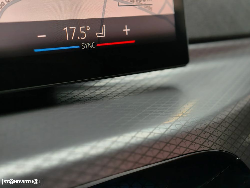 BMW 330 e Pack Desportivo M Pro Auto - 30
