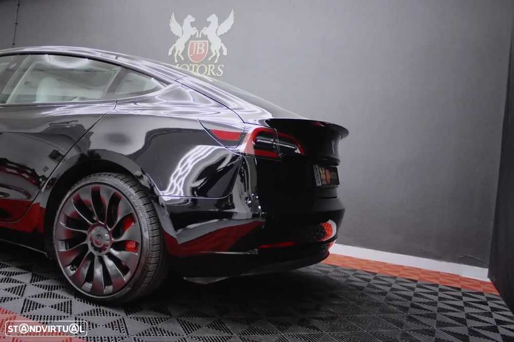 Tesla Model 3 Performance Dual Motor AWD - 24