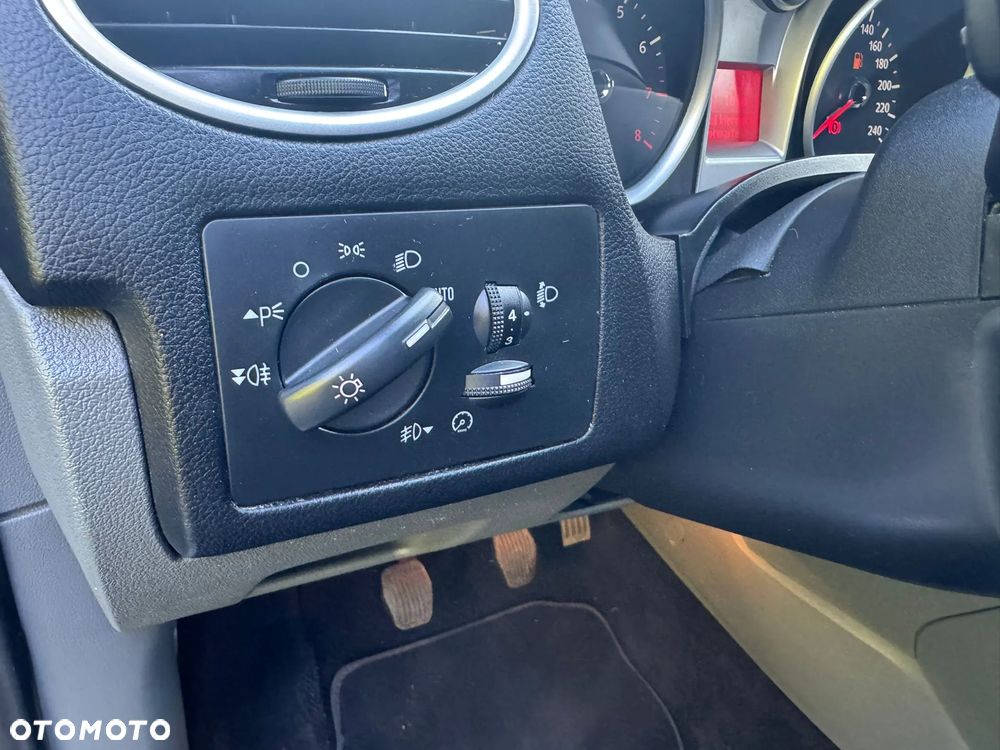 Ford Focus 1.8 Ghia - 14