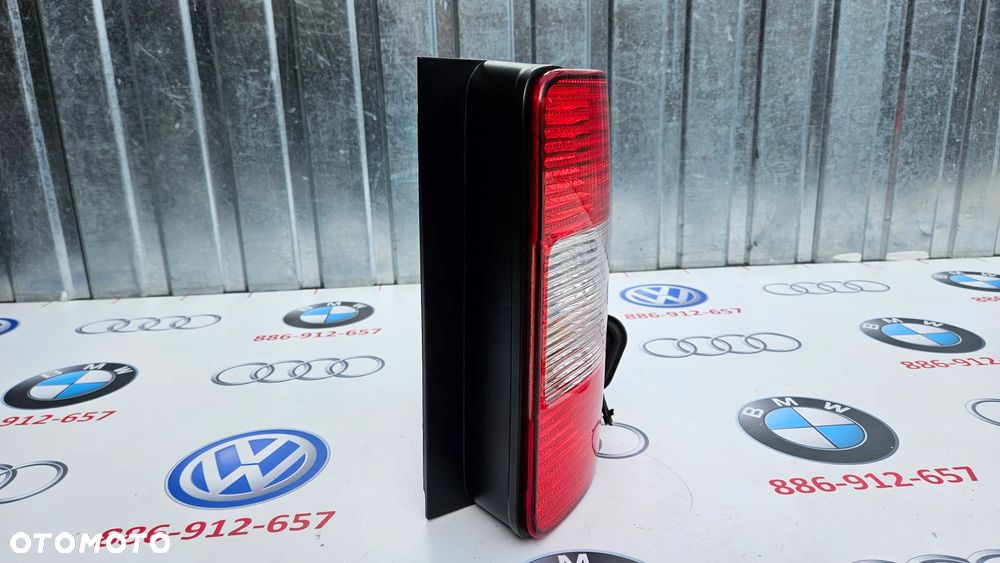 VW Caddy 2K III 3 LIFE 2003-2010 Lampa tył prawy Lampa tylna prawa z kostką 2K0945112A EUROPA ŁADAN KOMPLETNA - 3