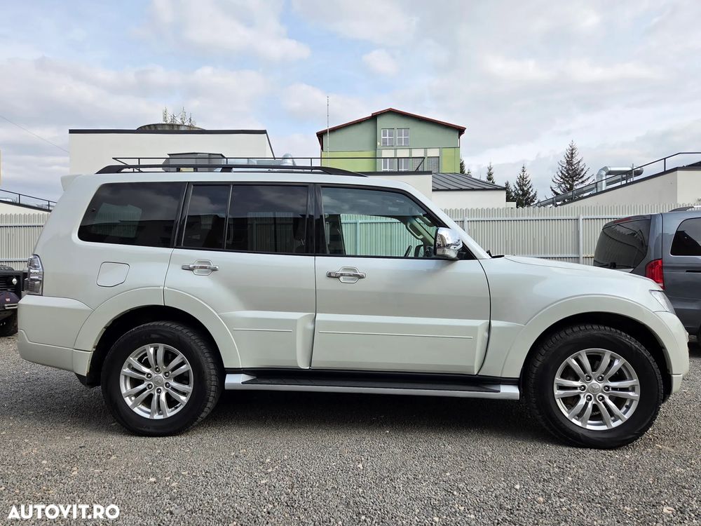 Mitsubishi Pajero 3.2 DI-D Instyle - 4