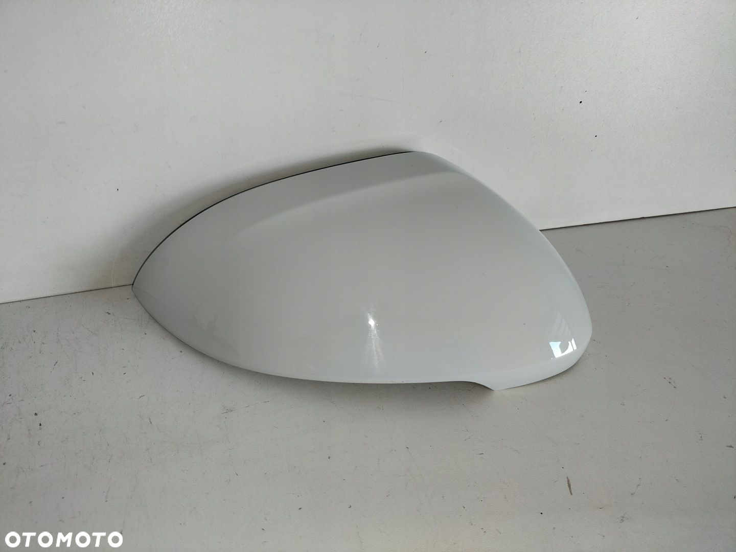 Obudowa nakładka lusterka prawa VW PASSAT B8 14- - 2