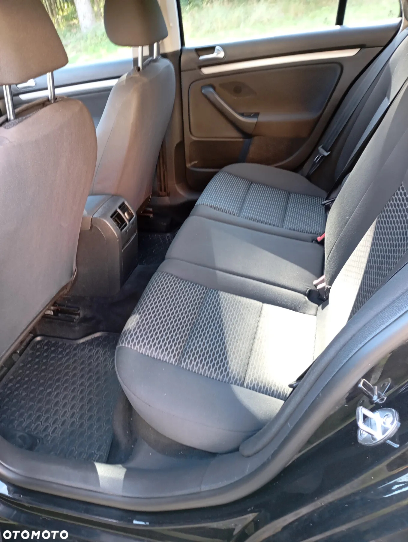 Volkswagen Golf VI 1.6 TDI BlueMot Comfortline - 9