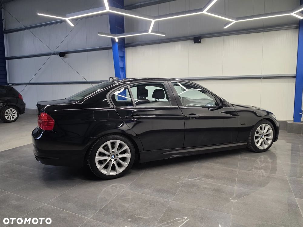 BMW Seria 3 318i Edition Exclusive - 17