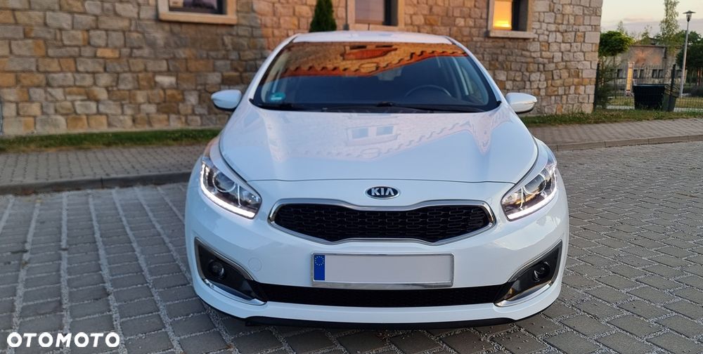 Kia Ceed 1.6 GDI Dream Team Edition - 13