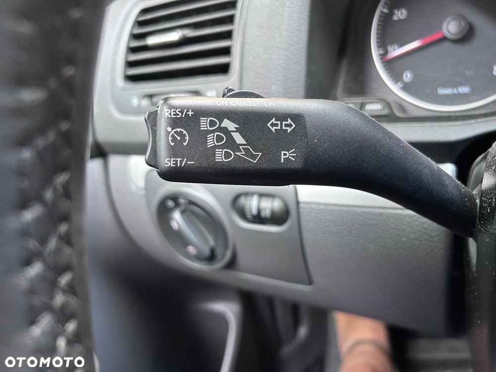 Volkswagen Jetta - 11