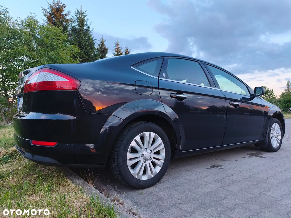 Ford Mondeo 2.0 Ghia - 11