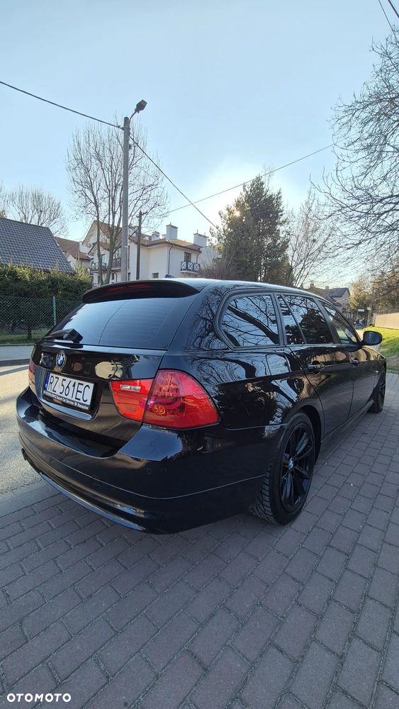 BMW Seria 3 320d DPF Efficient Dynamics Edition - 11