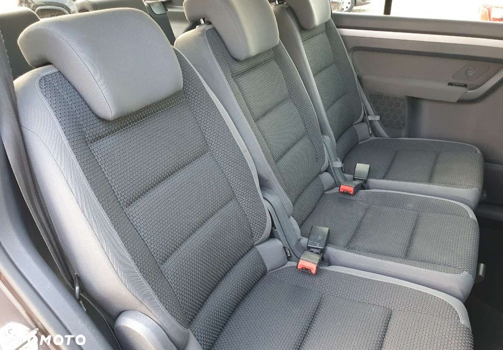 Volkswagen Touran - 11