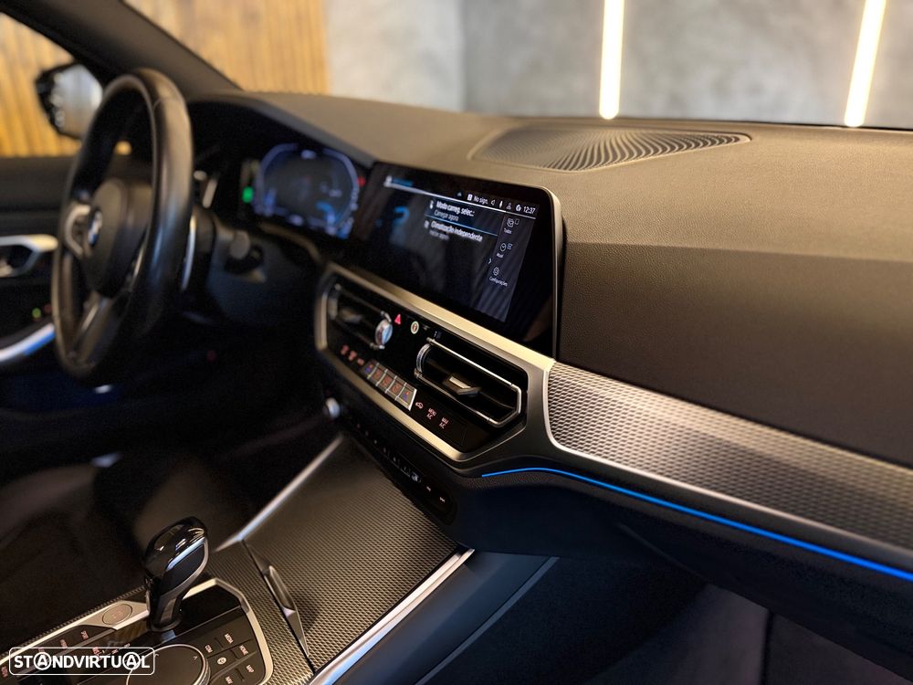 BMW 330 e Touring Aut. M Sport - 23
