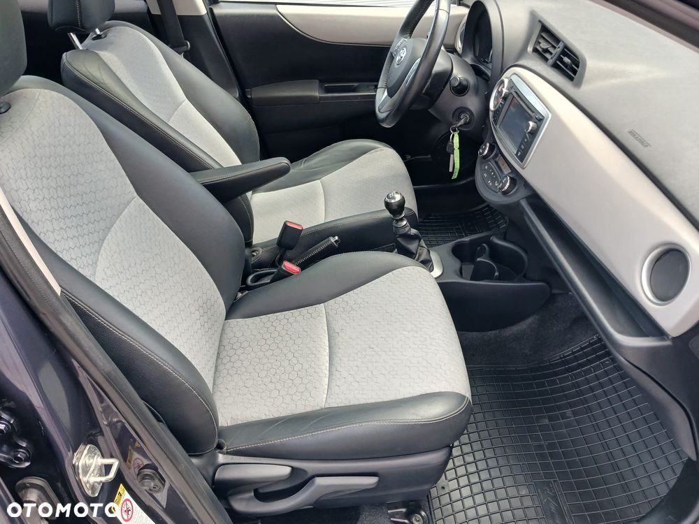 Toyota Yaris 1.33 VVT-i Lounge - 23