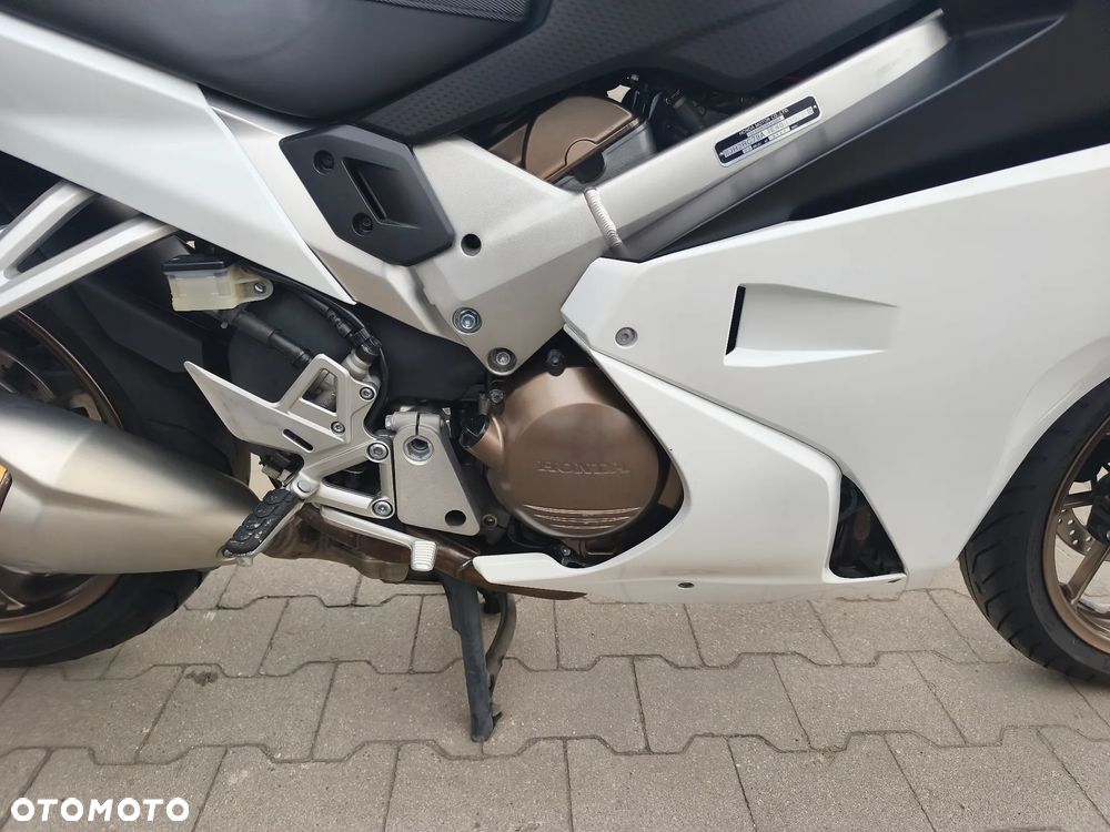 Honda VFR - 25