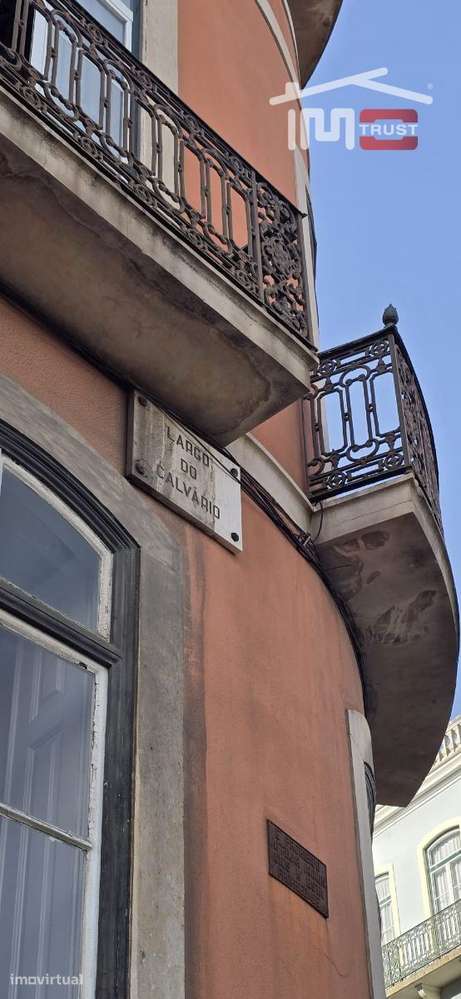 Investimento em Alcântara: T6 em prédio de charme no Largo do Calvário - Grande imagem: 4/39