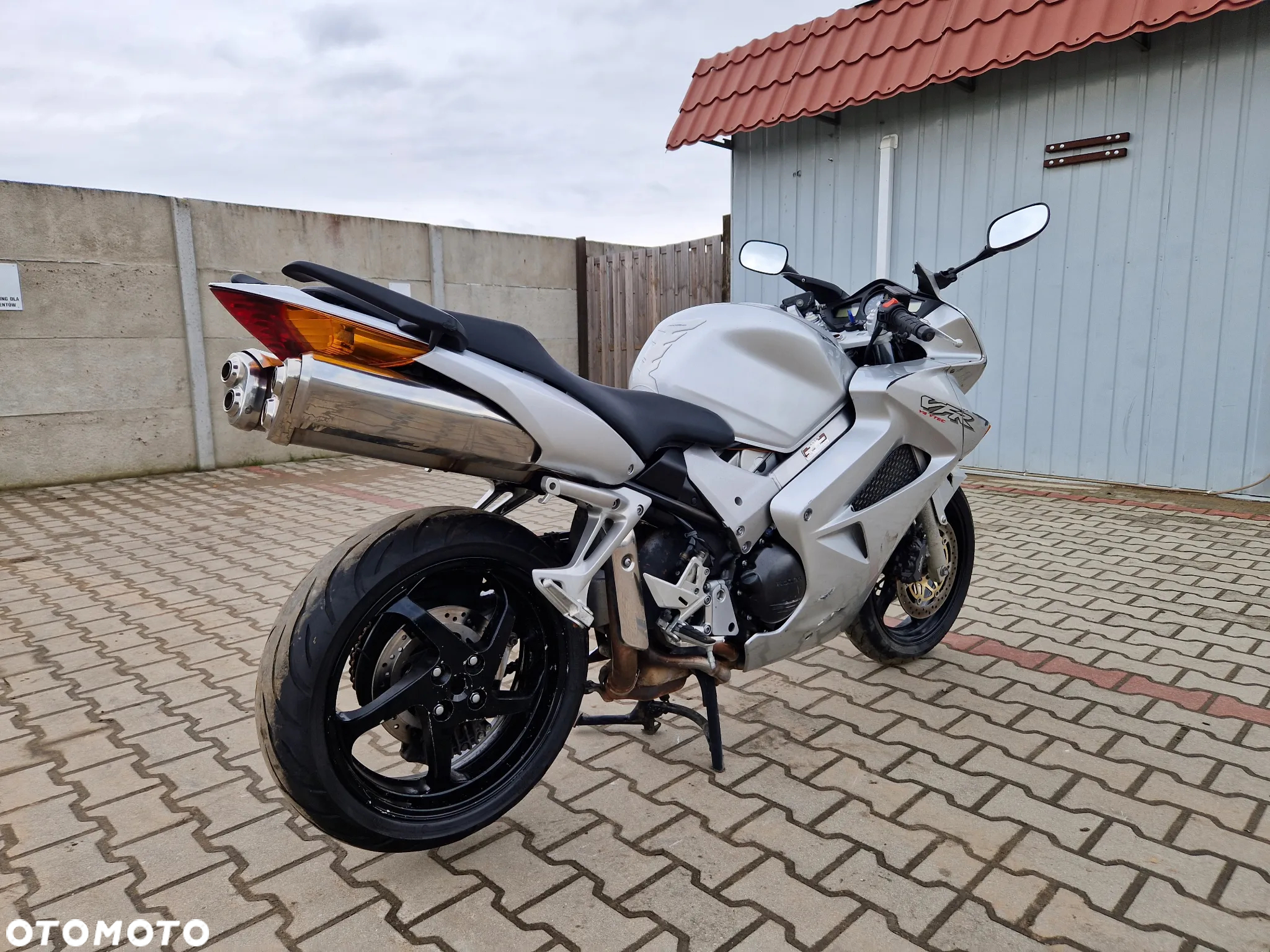 Honda VFR - 8