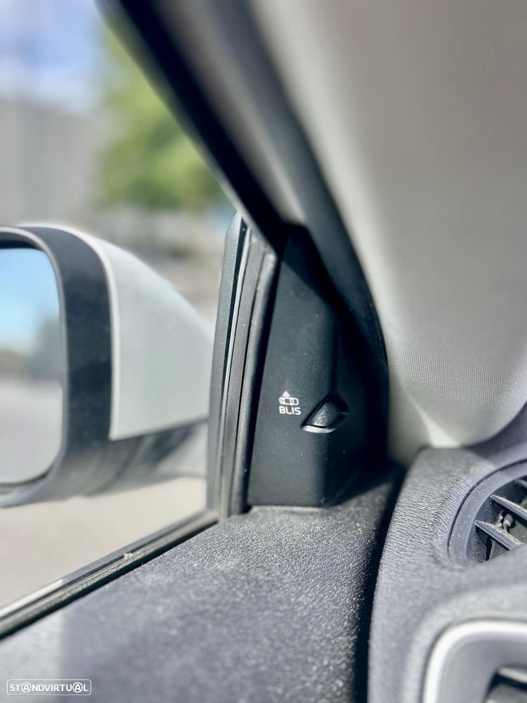 Volvo V40 2.0 D2 Momentum - 24