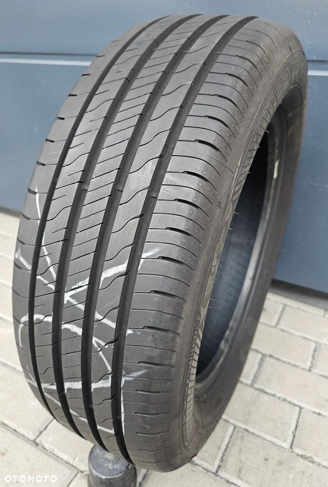 Goodyear Efficient Grip Performance 2 205/60R16 96 V - 1