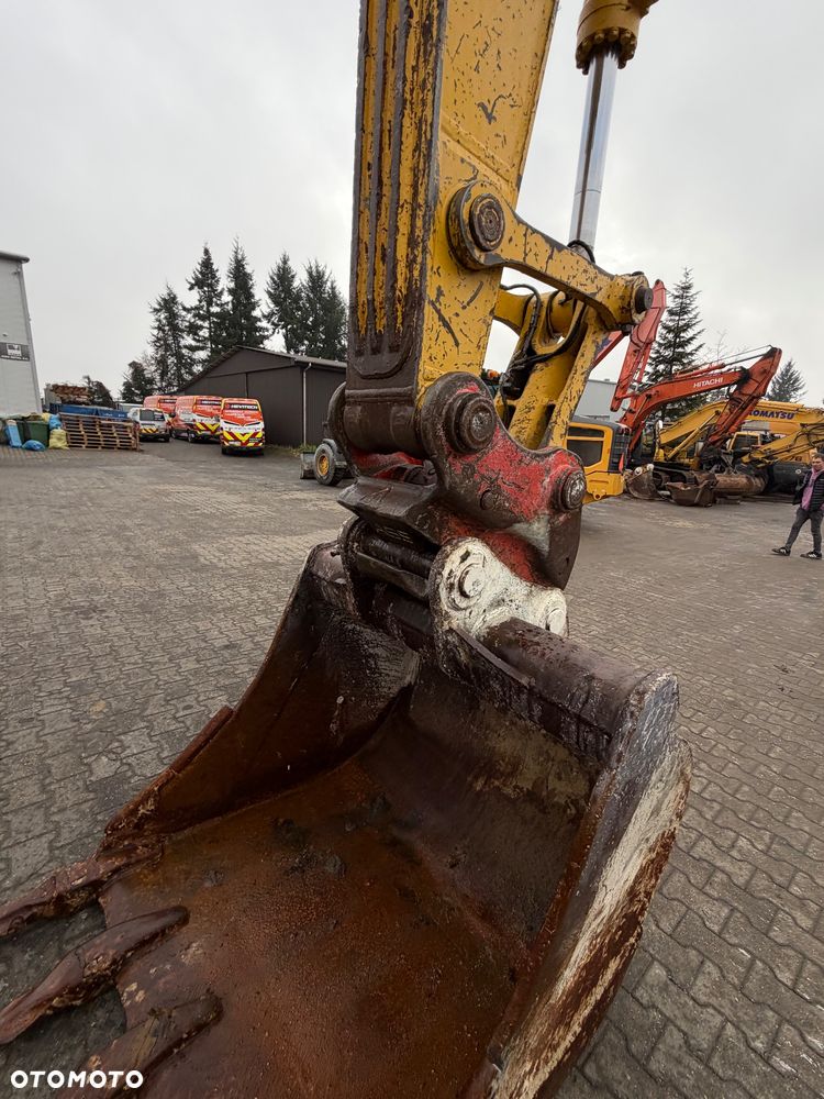 Komatsu PC228US-10 - 15