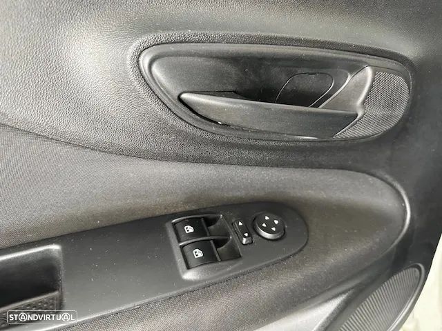 Fiat Punto 1.3 M-Jet Lounge S&S - 18