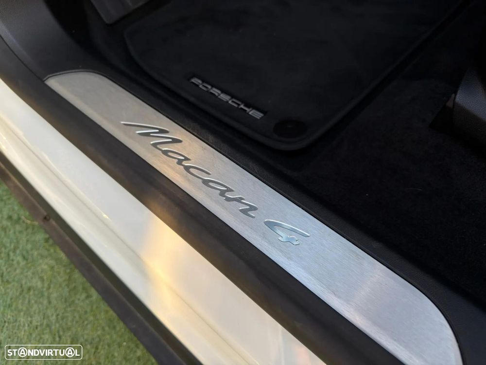 Porsche Macan Electric 4 - 21