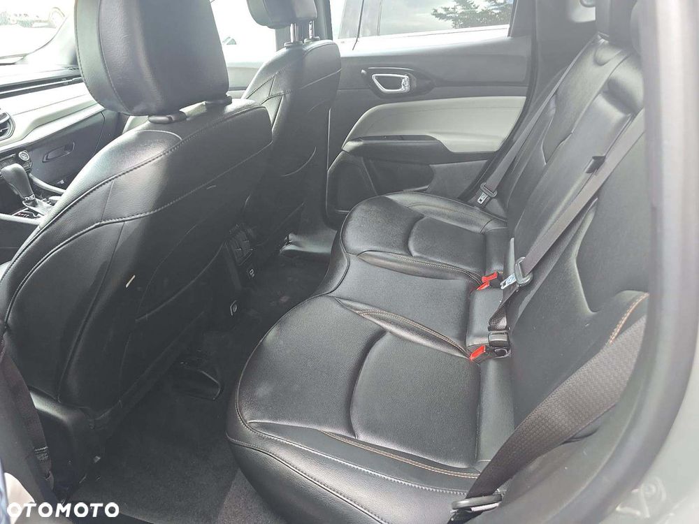 Jeep Compass - 10