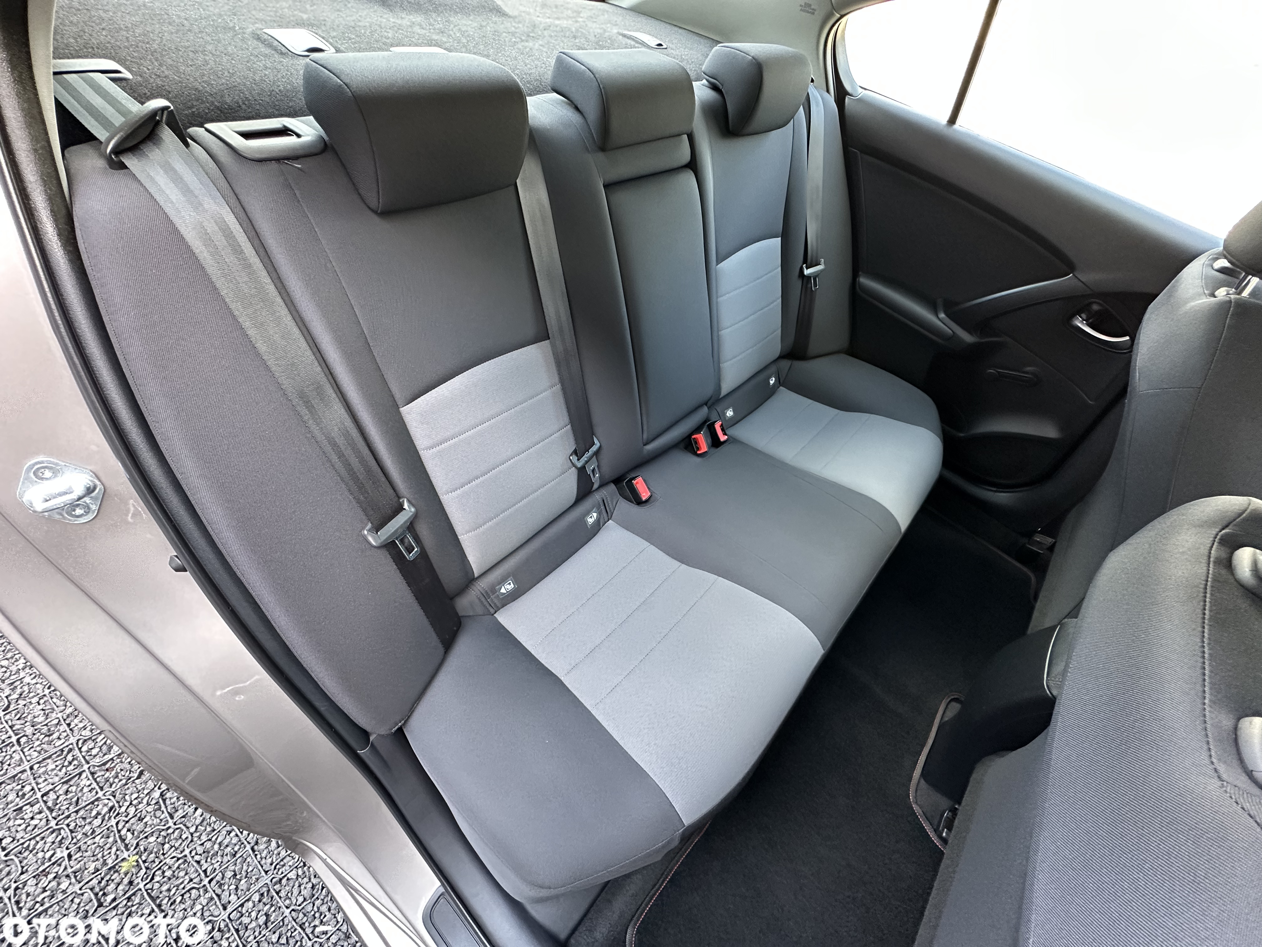 Toyota Avensis 1.6 Active - 30