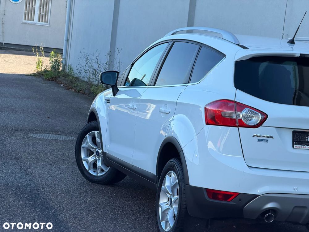 Ford Kuga 2.0 TDCi 2x4 Titanium - 40