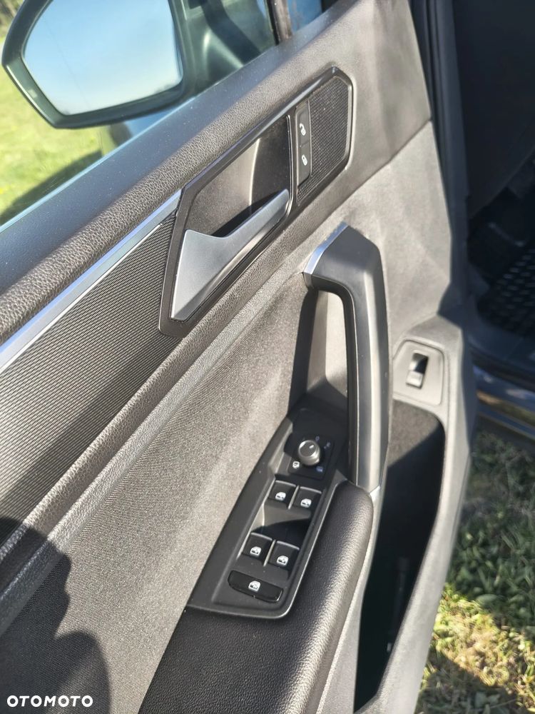 Volkswagen Tiguan - 11