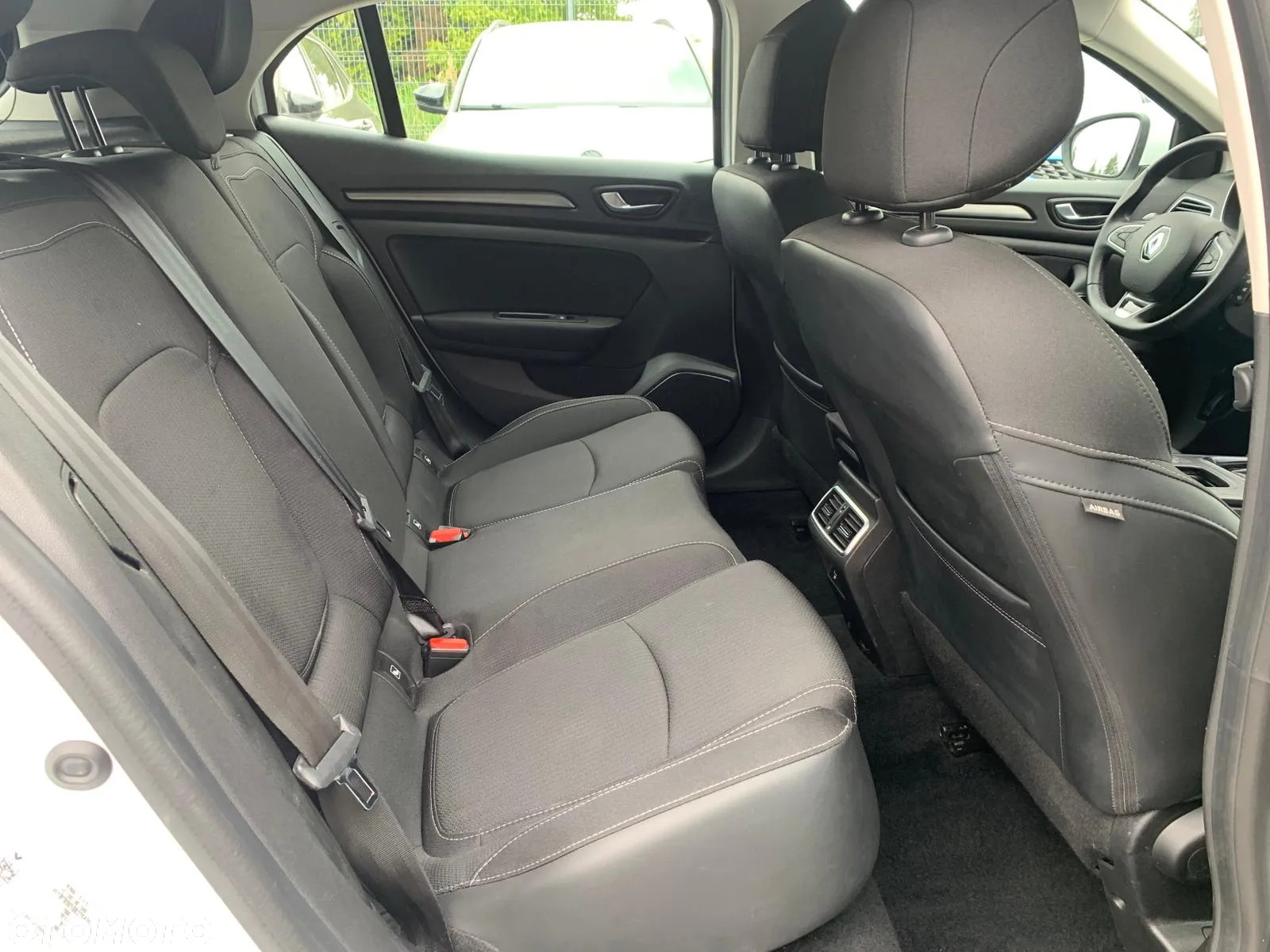 Renault Megane 1.6 E-TECH Plug-In Zen - 22