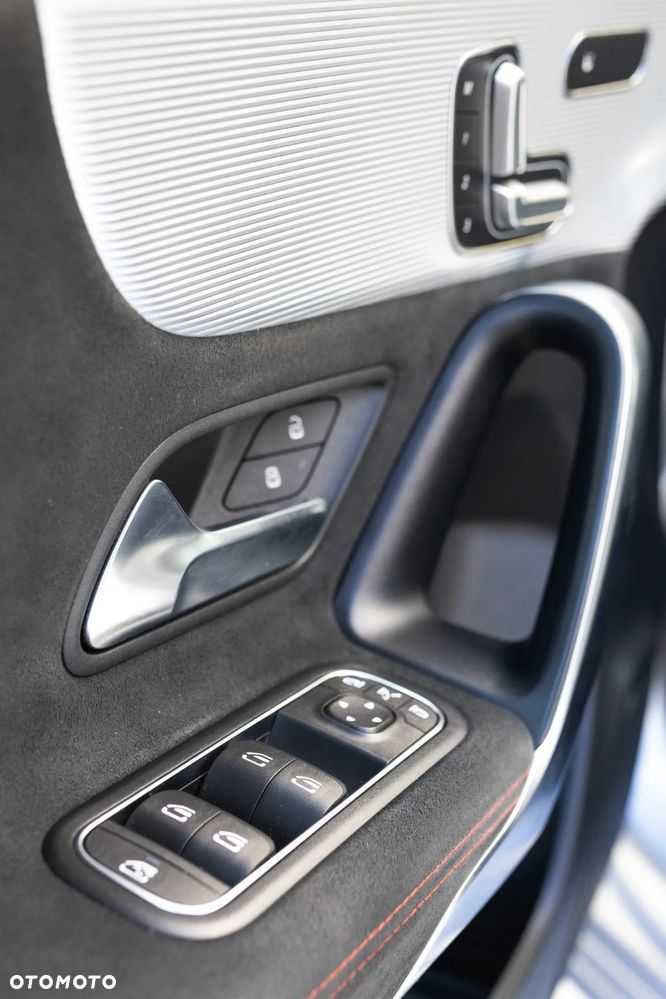 Mercedes-Benz Klasa A 250 4-Matic AMG Line 7G-DCT - 19