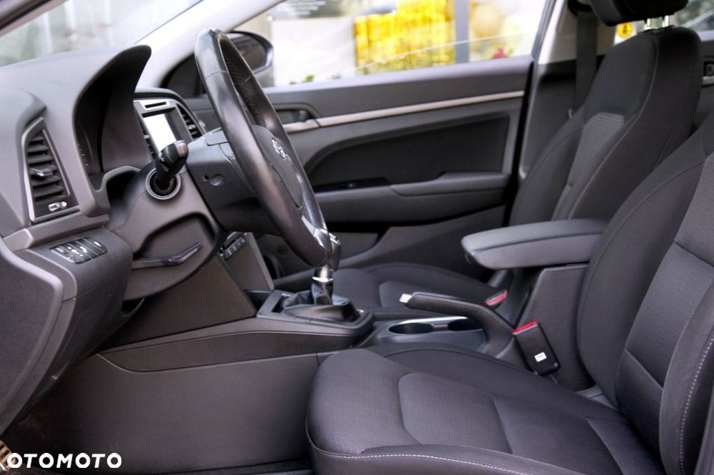 Hyundai Elantra - 17