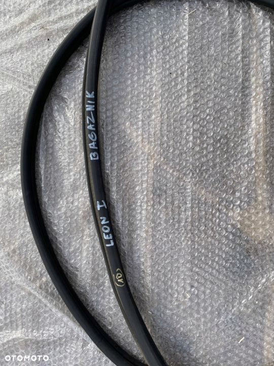 USZCZELKA KLAPY BAGAŻNIKA TYŁ SEAT LEON I - 2