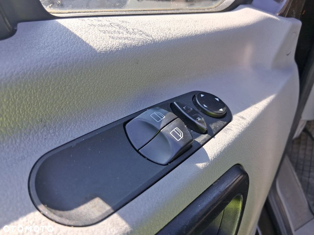 Mercedes-Benz Sprinter - 17