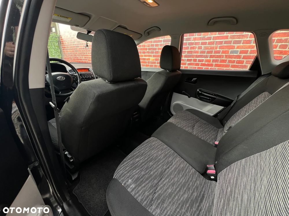Kia Ceed - 11