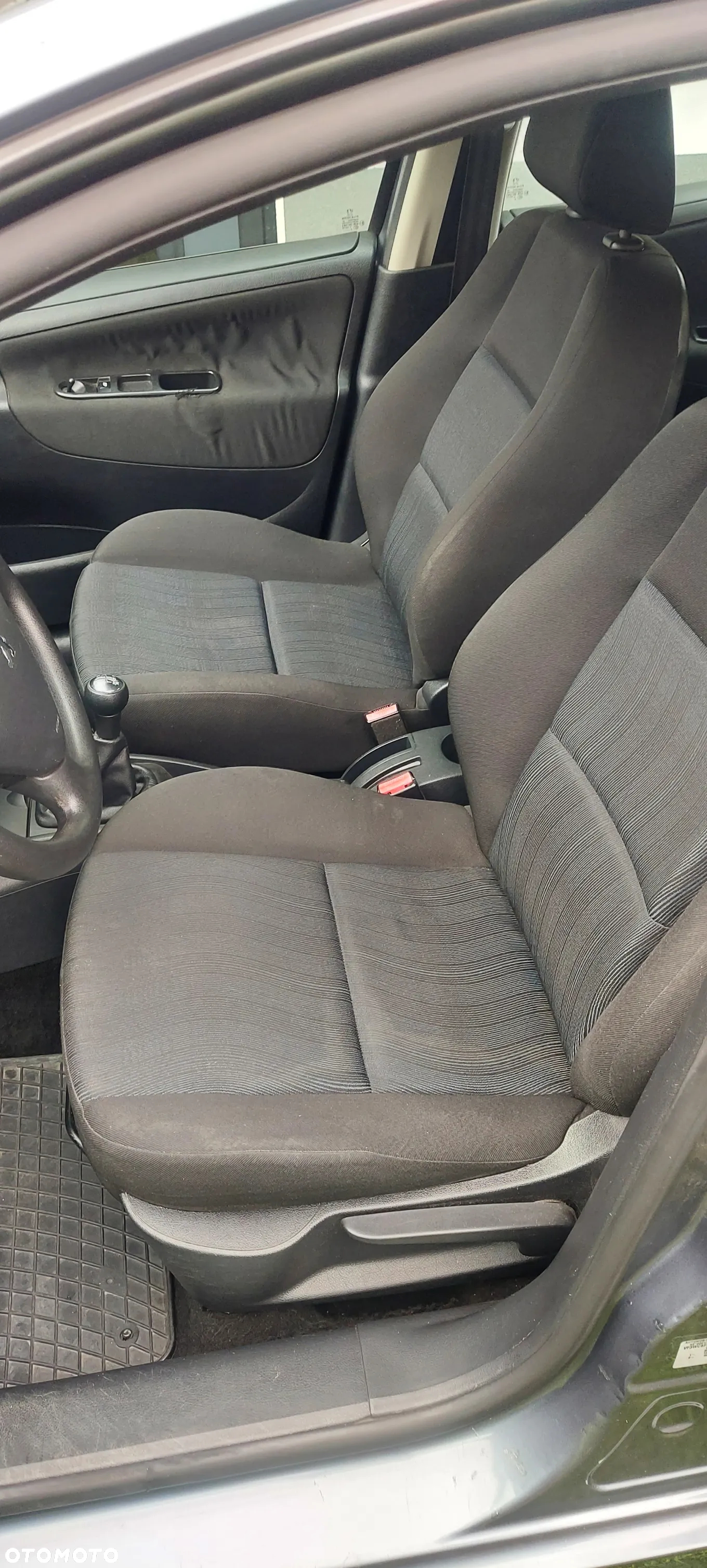 Peugeot 207 - 8