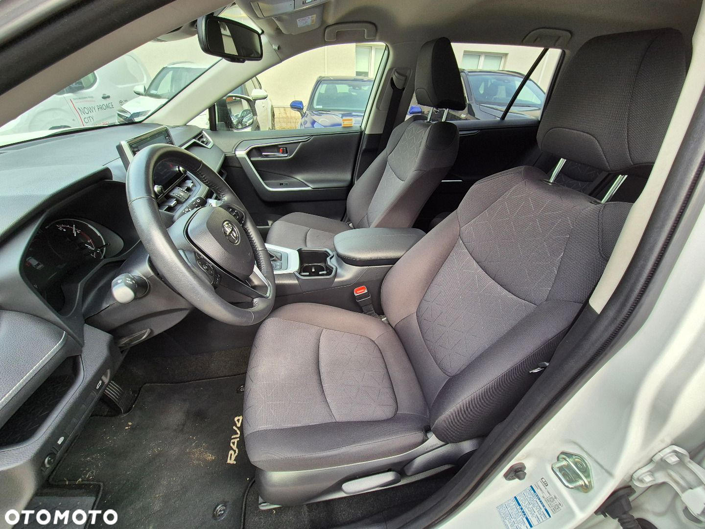 Toyota RAV4 - 8