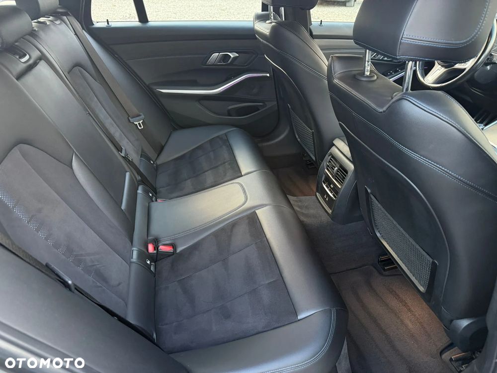 BMW Seria 3 330e PHEV M Sport sport - 18