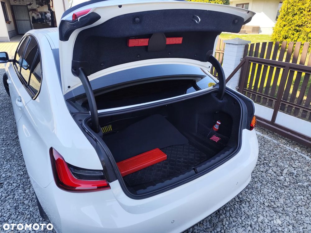 BMW Seria 3 318i Sport - 15