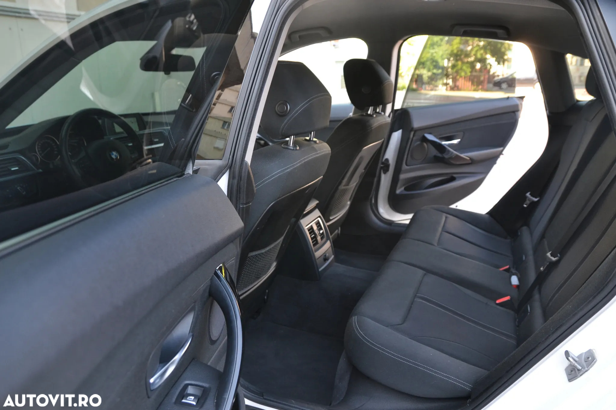 BMW Seria 3 320d Aut. - 13