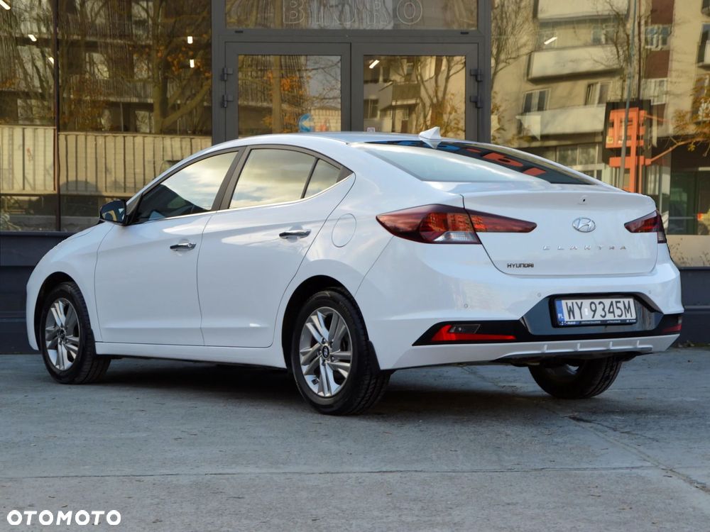 Hyundai Elantra 1.6 Comfort - 4