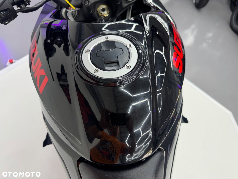 Suzuki GSX - 35
