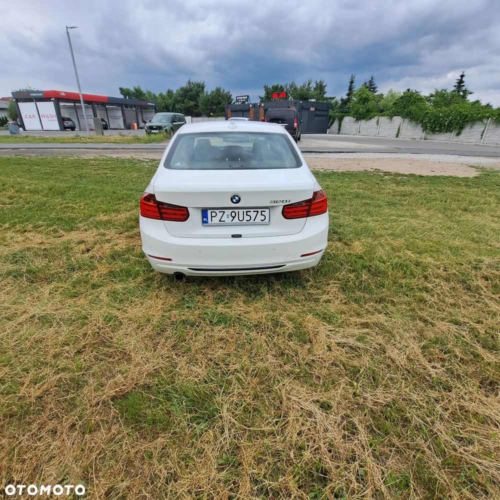 BMW Seria 3 320i Efficient Dynamics Edition Sport Line - 6