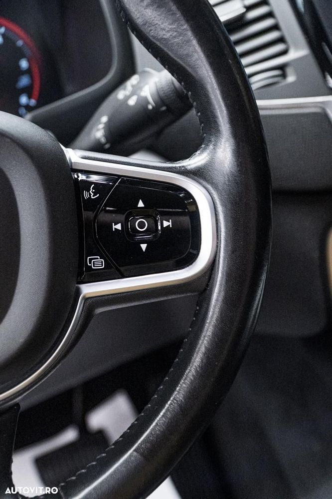 Volvo XC 90 D5 AWD Momentum - 28