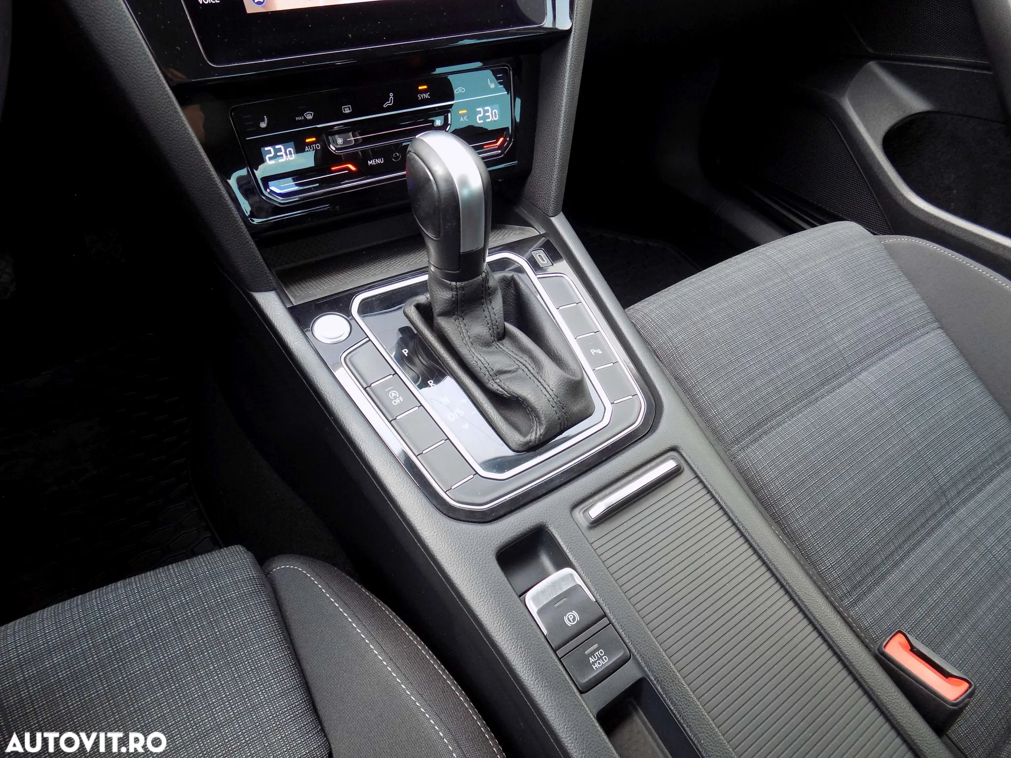 Volkswagen Passat 2.0 TDI DSG Comfortline - 20