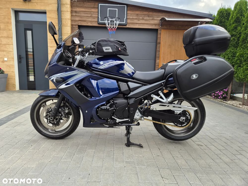 Suzuki GSX - 12