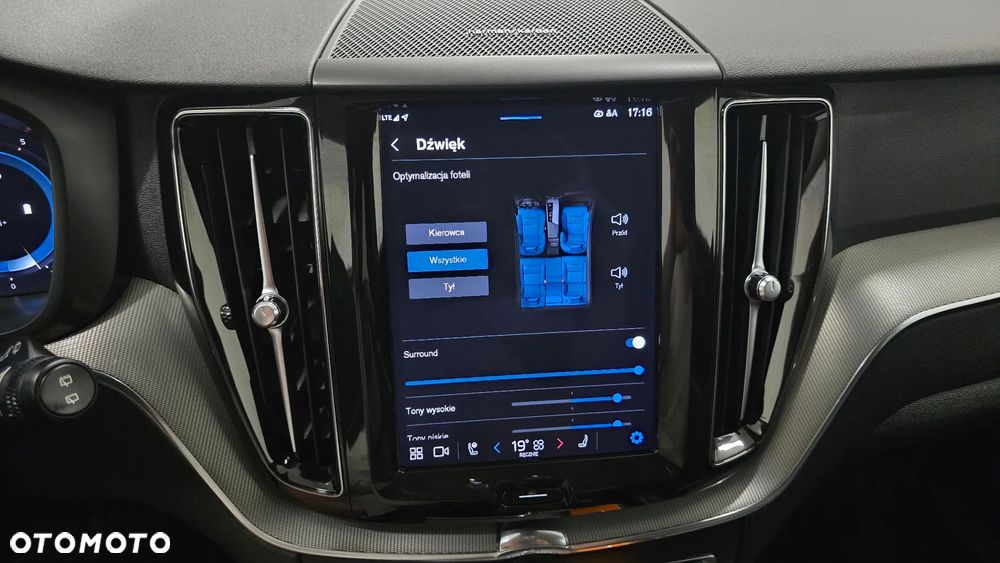 Volvo XC 60 B4 D AWD Plus Dark - 29