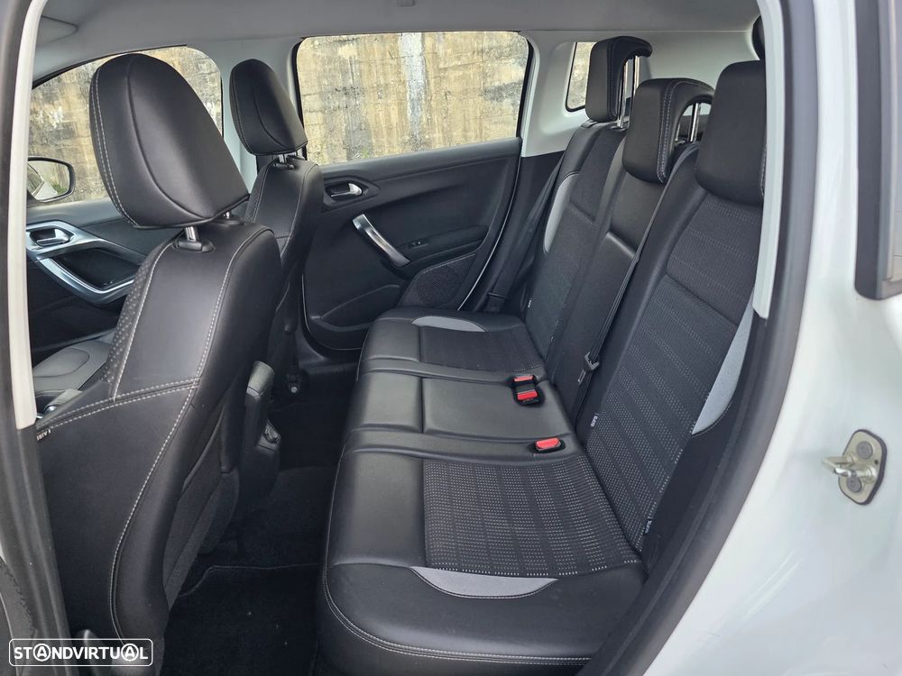 Peugeot 2008 PureTech 82 Allure - 5