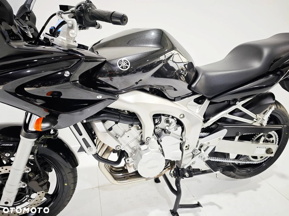 Yamaha FZ - 16