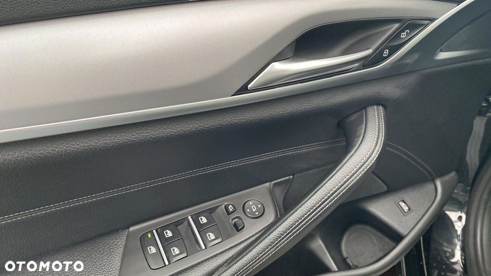 BMW Seria 5 520d xDrive MHEV - 15