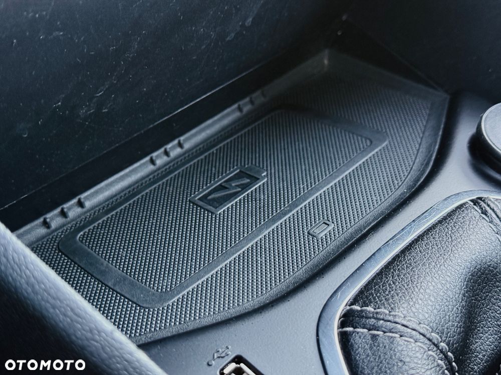 Ford Fiesta 1.0 EcoBoost Hybrid S&S TITANIUM - 16