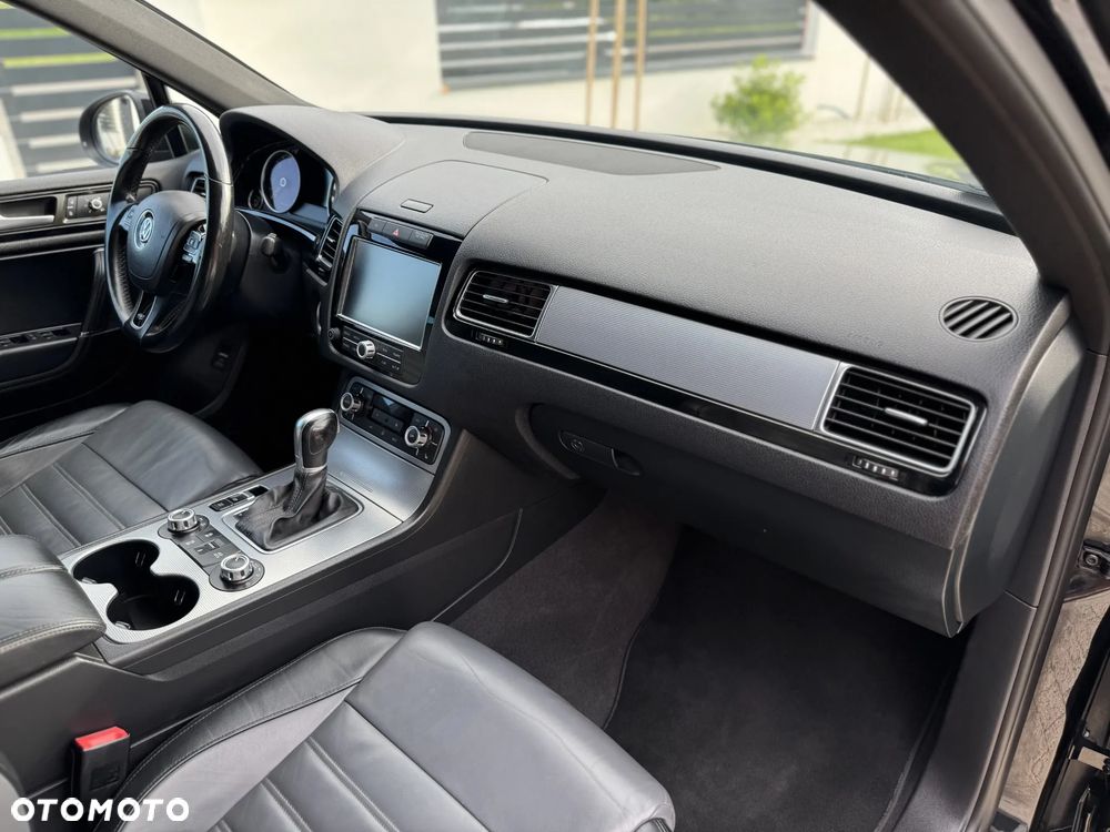 Volkswagen Touareg 3.0 V6 TDI BMT Perfectline R-Style - 31